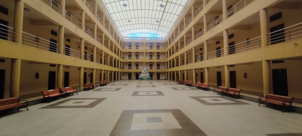 Spacious Inner Courtyard